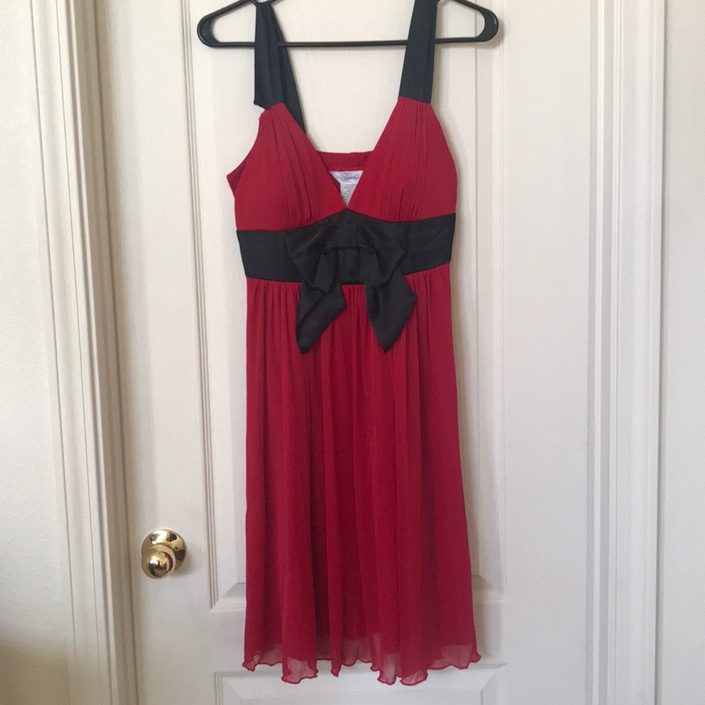 Red/black cocktail dress